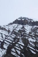 nieve en las montañas en invierno foto