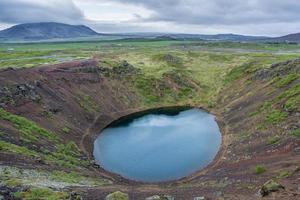 kerid, lago de cráter volcánico. Islandia