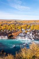 cascada de hraunfossar, islandia foto