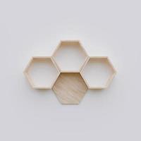 Estante hexagonal renderizado en 3D con espacio de copia