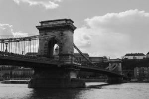 puente de las cadenas de budapest foto