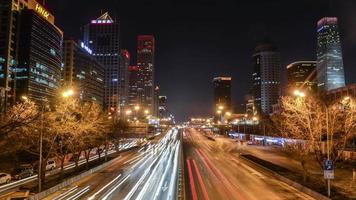 Zeitraffer - Stadtverkehr in der Nacht video