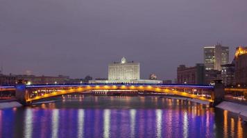 casa do governo da federação russa hiperlapse timelapse do dia à noite, Moscou