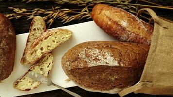 pão tradicional fresco video