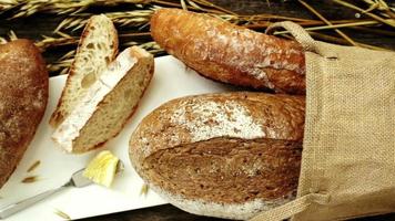 pão tradicional fresco video