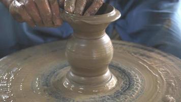 Earthenware pottery-making video