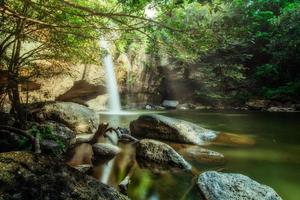 la cascada haew suwat en tailandia foto