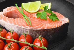 filete de salmón con verduras