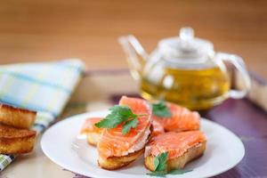 Fried toast with salted salmon