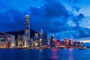 atardecer paisaje marino en hong kong, china foto