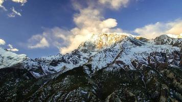 lasso di tempo. vento e nuvole in Himalaya video