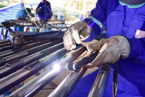 Welding a plate to a pipe photo