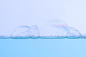 burbujas en la superficie del agua foto