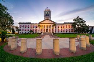 foto de establecimiento del edificio del capitolio del estado de florida en el centro de tallahassee