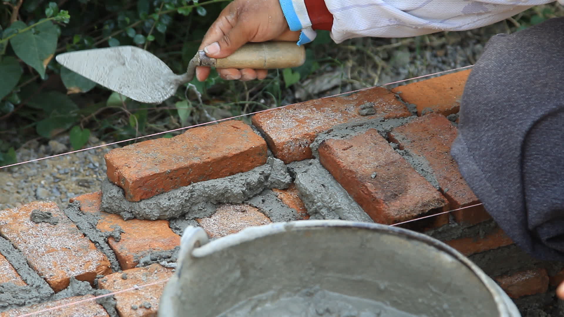 bricklayer 1430604 Stock Video at Vecteezy
