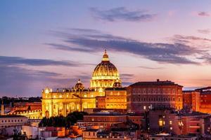 roma, italia, 2020 - st. basílica de pedro al atardecer foto