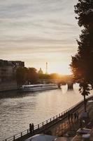 puesta de sol en paris foto