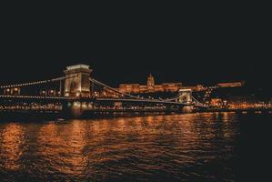 el puente de las cadenas en budapest, hungría foto