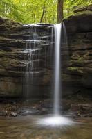 cascadas durante el día foto