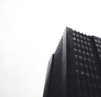 Holanda, 2020 - Fotografía en blanco y negro del edificio. foto