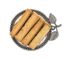 Aperitivo de tostadas indias en bandeja de plata foto
