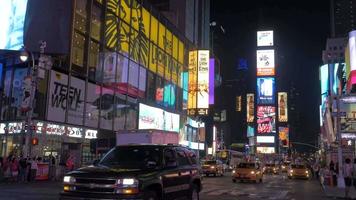 Times Square en la noche panorámica 4k video