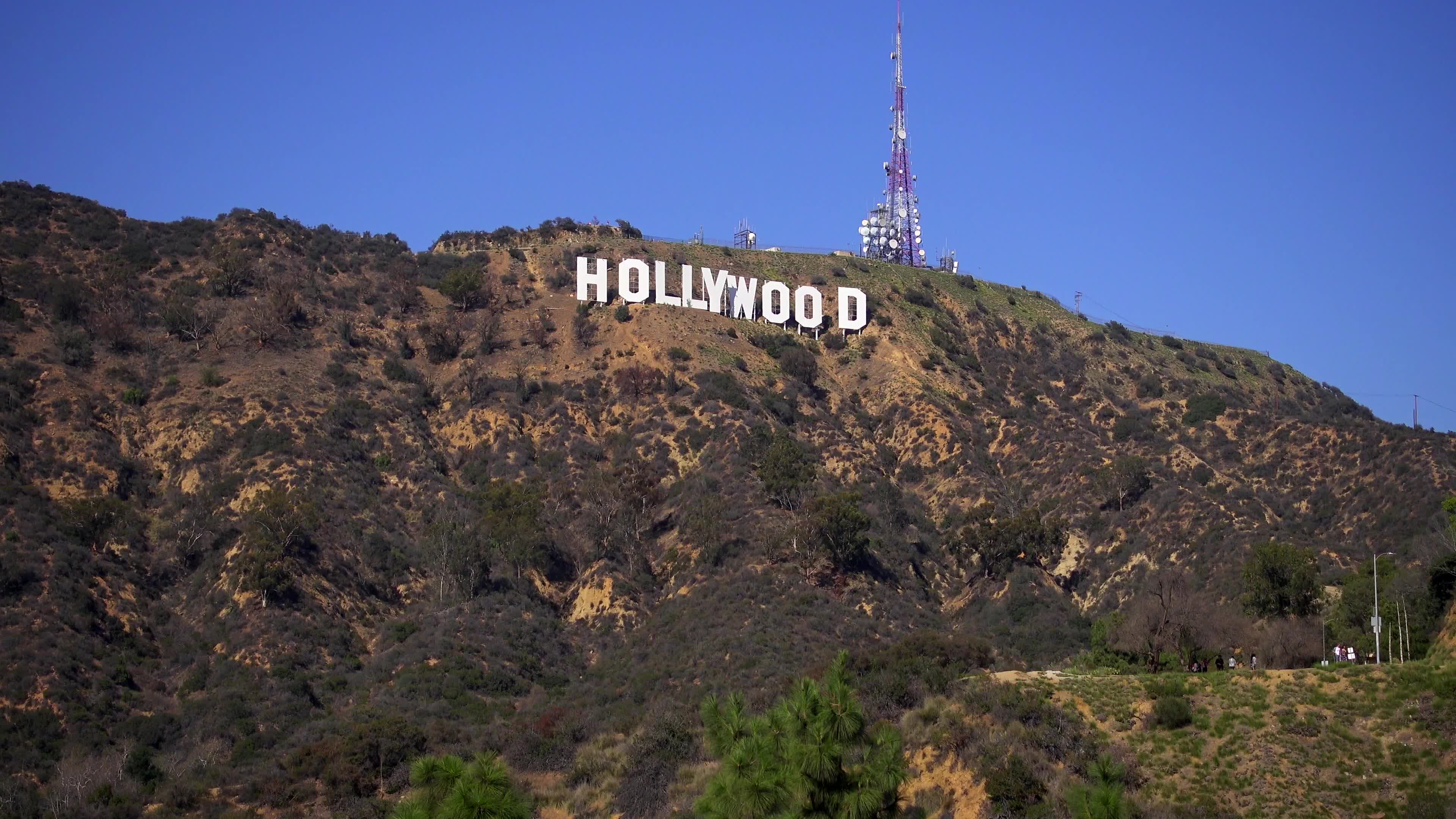 Foto O sinal de hollywood está coberto de terra no topo de uma