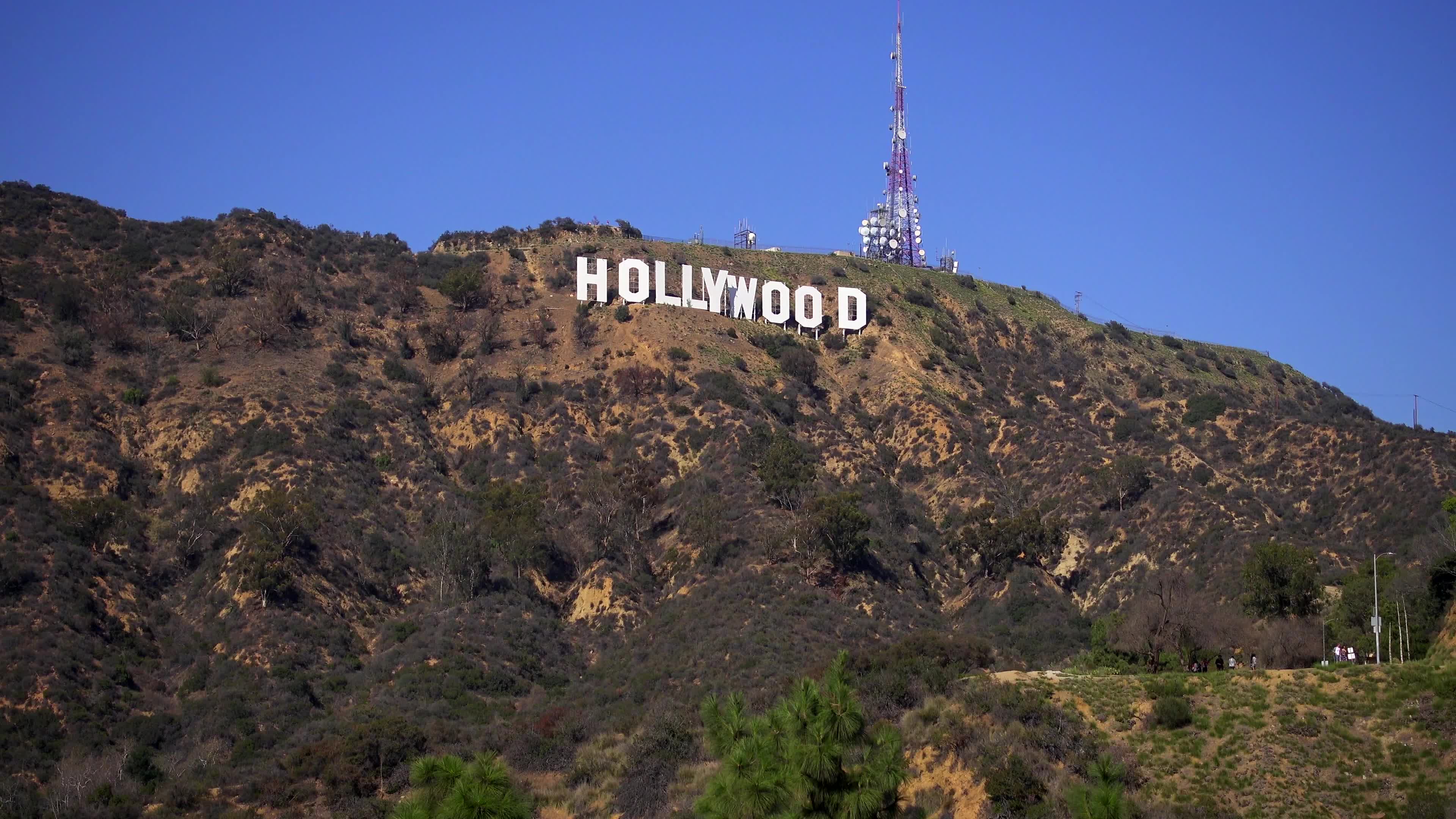 VÍDEO: Letreiro de Hollywood ganha iluminação após décadas - A