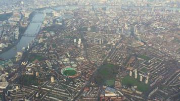 paso elevado del río támesis de londres 4k video