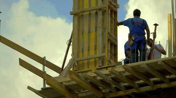 Bauarbeiter sprechen 4k Stock Video