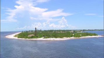 Vue aérienne des gens de l'île de sanibel sur la plage video