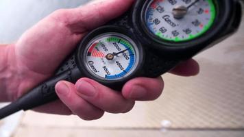 Divers air pressure gauge video