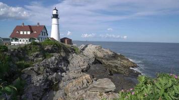 farol de portland maine à beira-mar 4k video