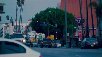 statiskt skott av gator och bilar i Los Angeles i 4k video
