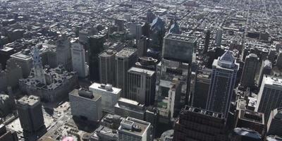 4 k luchtfoto drone shot van comcast center gebouw en de stad op Philadelphia