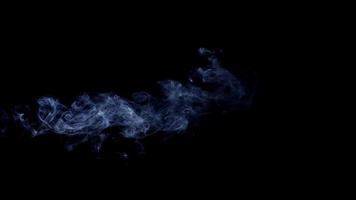 eterisk effekt med rök som simulerar eld med orizontal bana i 4k video