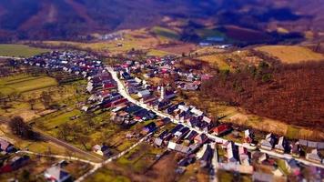 Dorf mit zwei Tempeln - Tilt-Shift-Effekt in 4k video