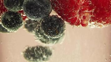 close-up extremo de frutas e refrigerantes