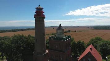 faro di kap arkona, isola di ruegen, germania schinkelturm video