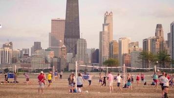volleybollbanor i North Avenue Beach och byggnader i Chicago