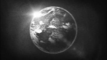 planeta tierra en filtro de tv retro en blanco y negro video