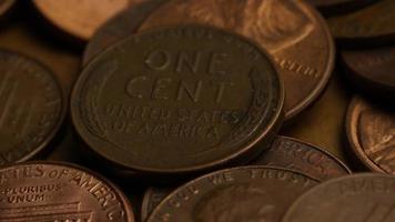 roterande stock footage skott av amerikanska pennies (mynt - $ 0,01) - pengar 0187 video