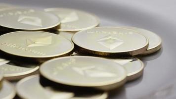 roterande skott av ethereum bitcoins (digital kryptovaluta) - bitcoin ethereum 0054 video