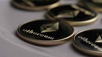 roterande skott av ethereum bitcoins (digital kryptovaluta) - bitcoin ethereum 0016 video