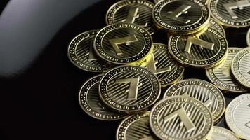 rotierende Aufnahme von Bitcoins (digitale Kryptowährung) - Bitcoin Litecoin 238 video