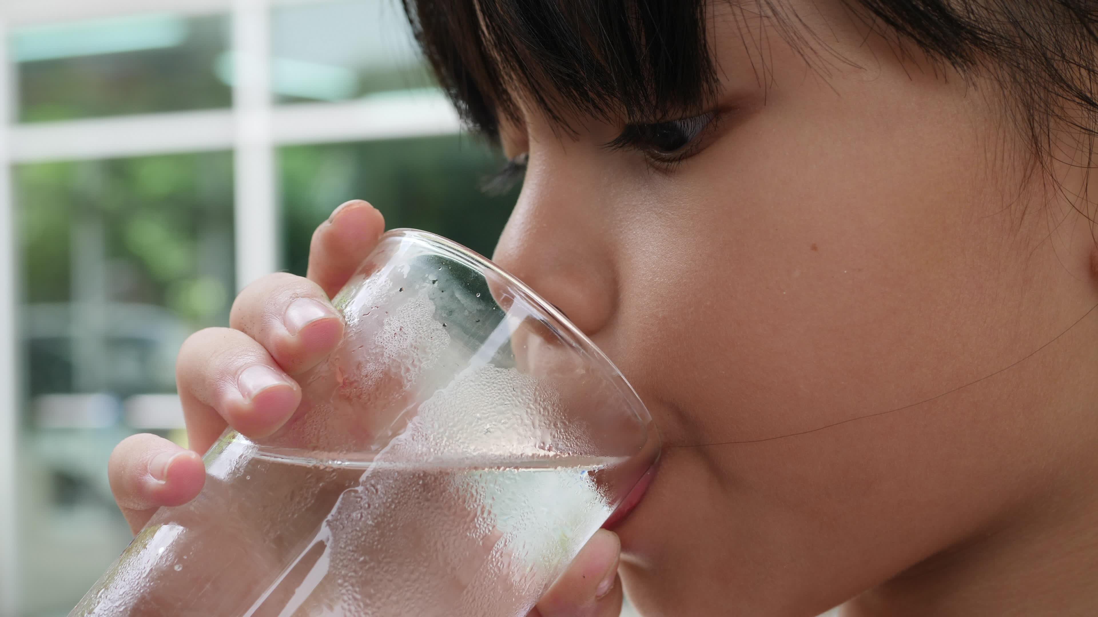 Healthy teen girl drinking water from th, Stock Video