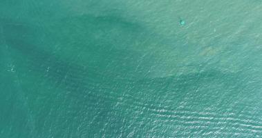 vista aerea della superficie del mare