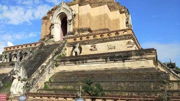 wat chedi luang tempel in chiang mai, thailand