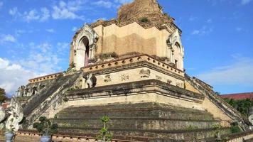 Wat Chedi Luang Tempel in Chiang Mai, Thailand video