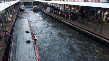 bovenaanzicht van expresboot in bangkok, thailand video